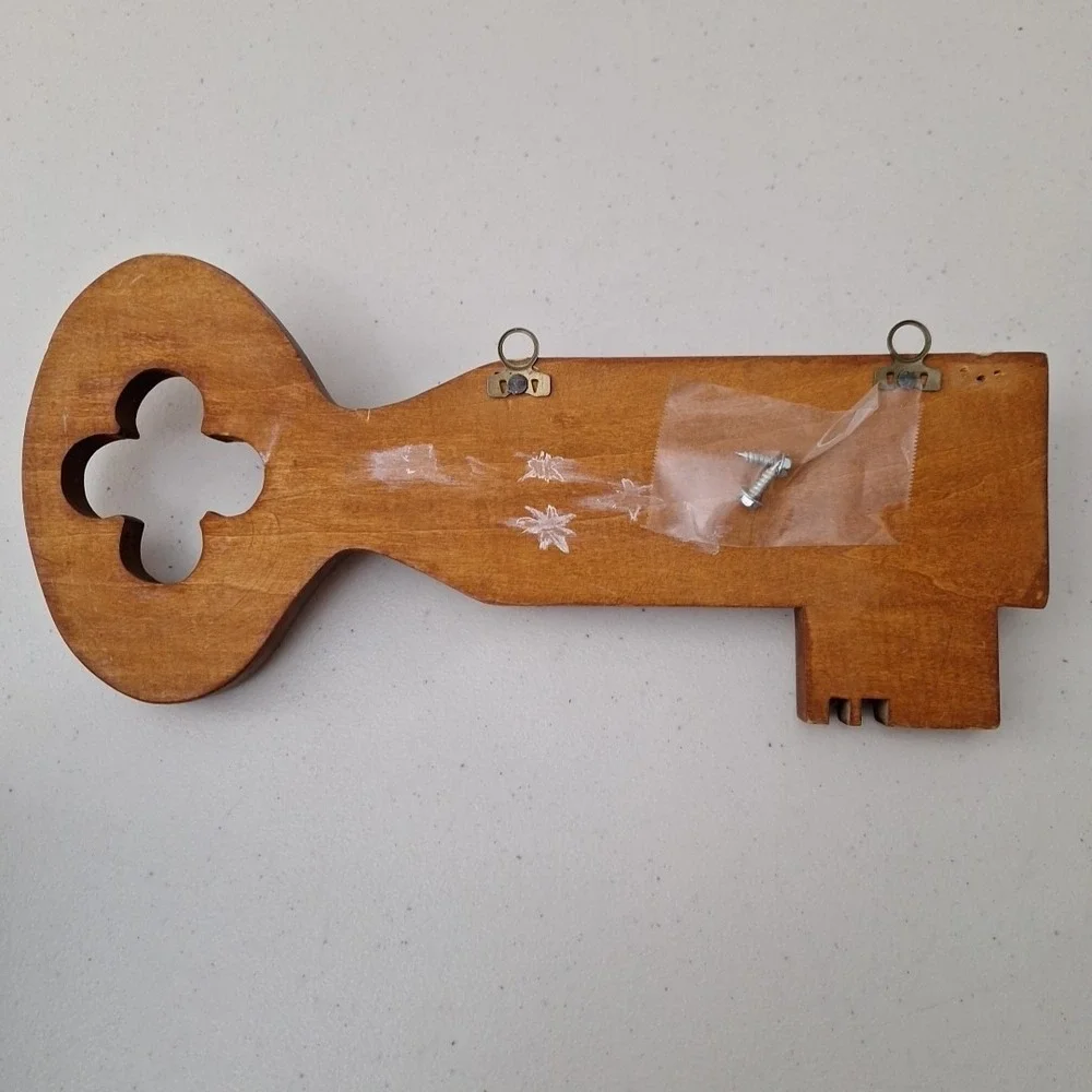 Vintage Wood Wooden Key Shaped Key Holder Rack 6 Hooks See Pics/Desc 12